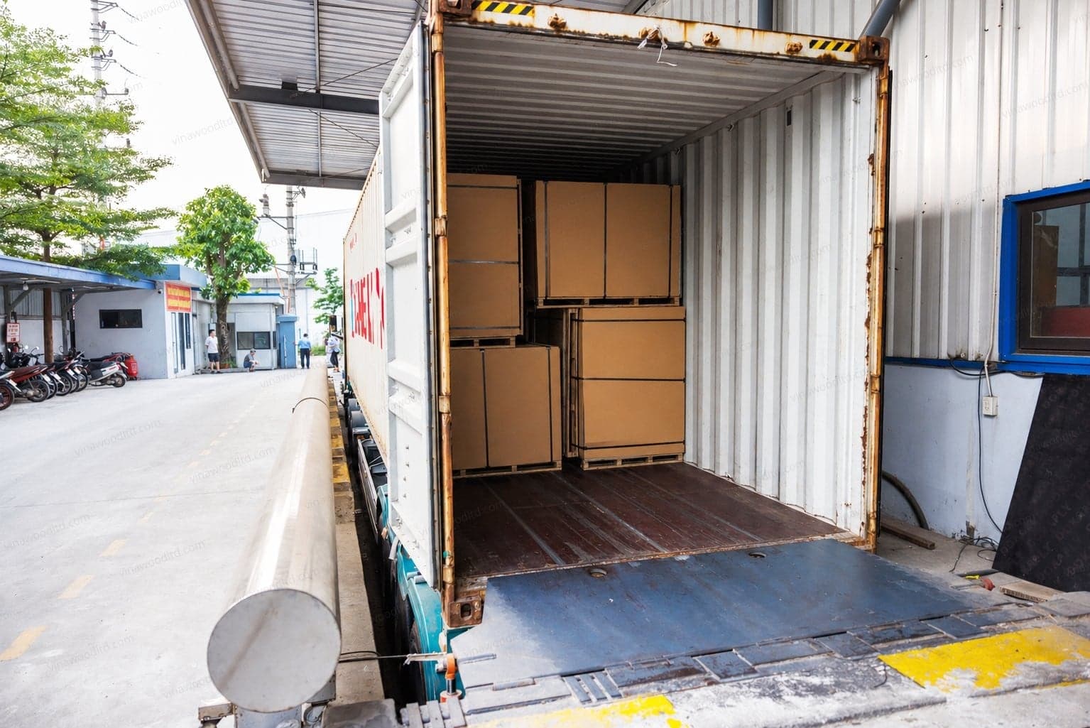Importing plywood from Vietnam